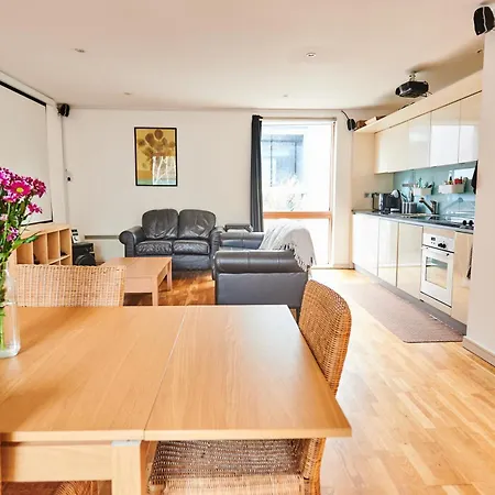 Bright 2 Bedroom Flat In Old Street With Balcony Londres Extérieur photo
